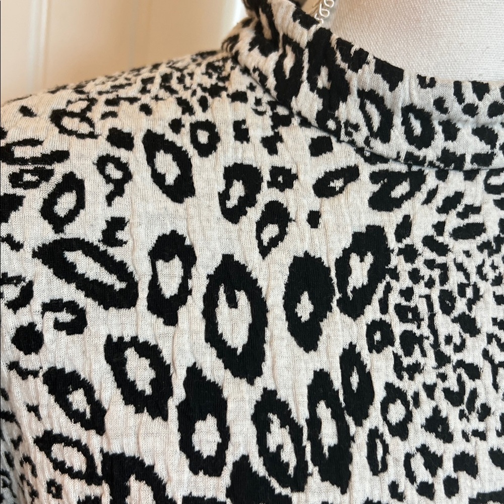 Tyler Böe Leopard Mock Neck Tunic Top XS Faux Leather Elbow Patches Black White - Picture 5 of 16